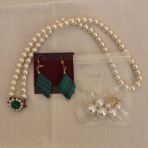 Vintage Faux Pearl Necklace & Gold-Tone Earrings Bundle ✨